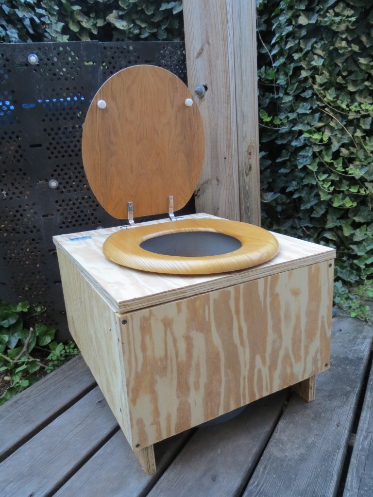 compost-toilet-lid-up-e1381012977581
