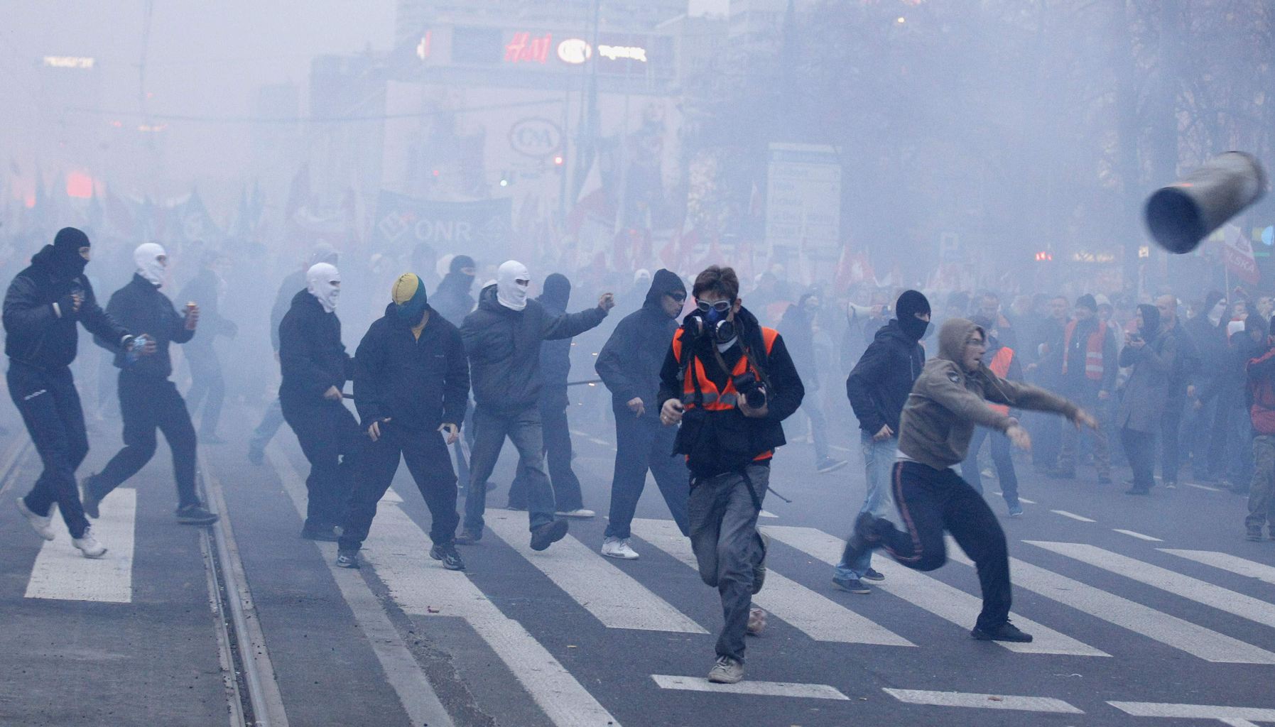 Массовые объединения. Толпа протесты. Толпа протестующих людей. Разгон толпы.